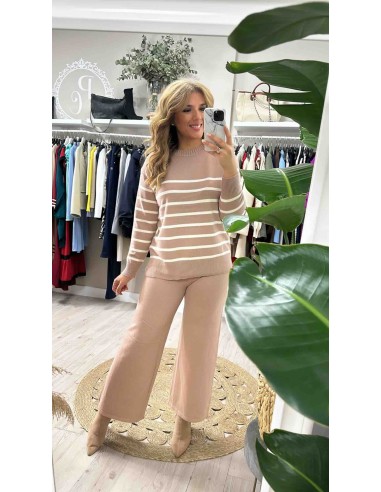 Conjunto punto rayas
