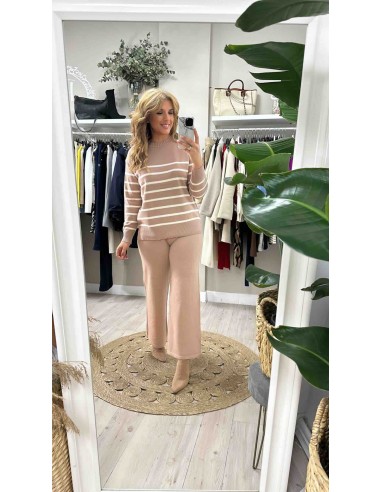 Conjunto punto rayas