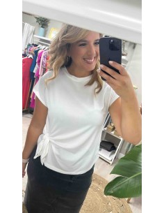 Camiseta nudo