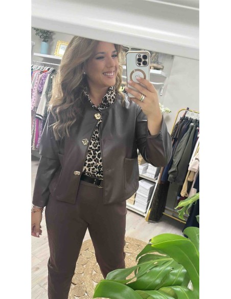 Chaqueta polipiel botones