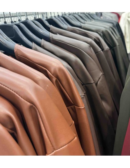 Chaqueta polipiel botones