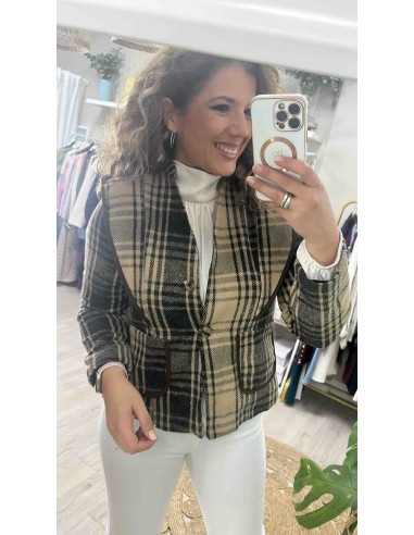 Chaqueta cuadros volante