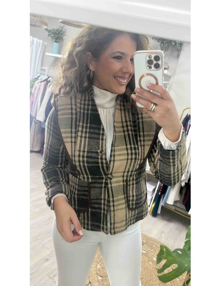 Chaqueta cuadros volante