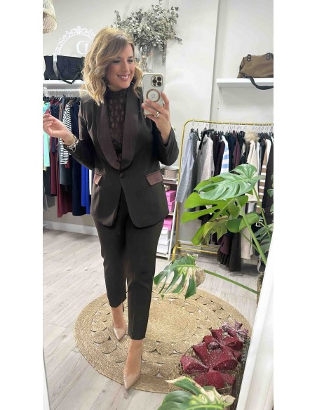 Blazer smoking Mila