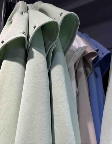 Sudadera volante tachas