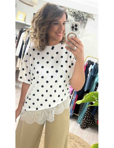Camiseta blonda lunares